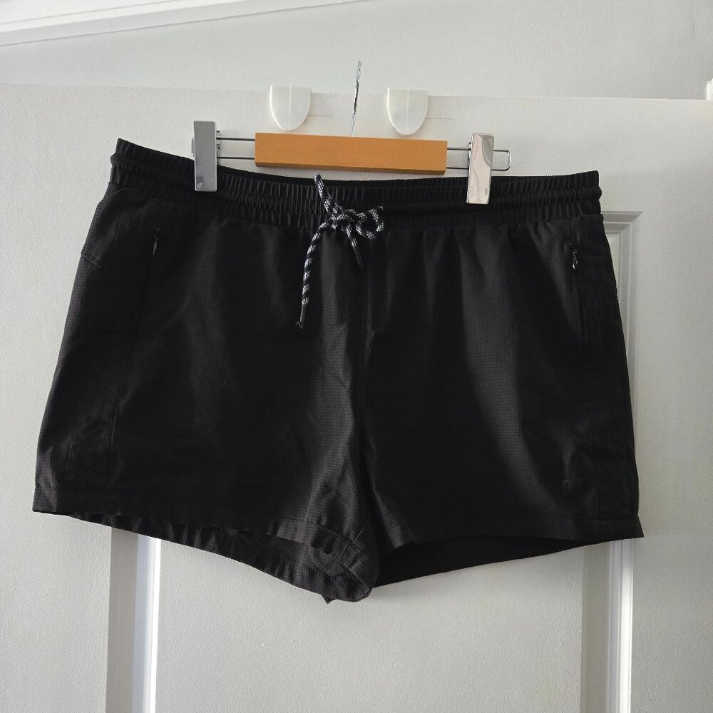 Avalanche ladies shorts size L 2/$15